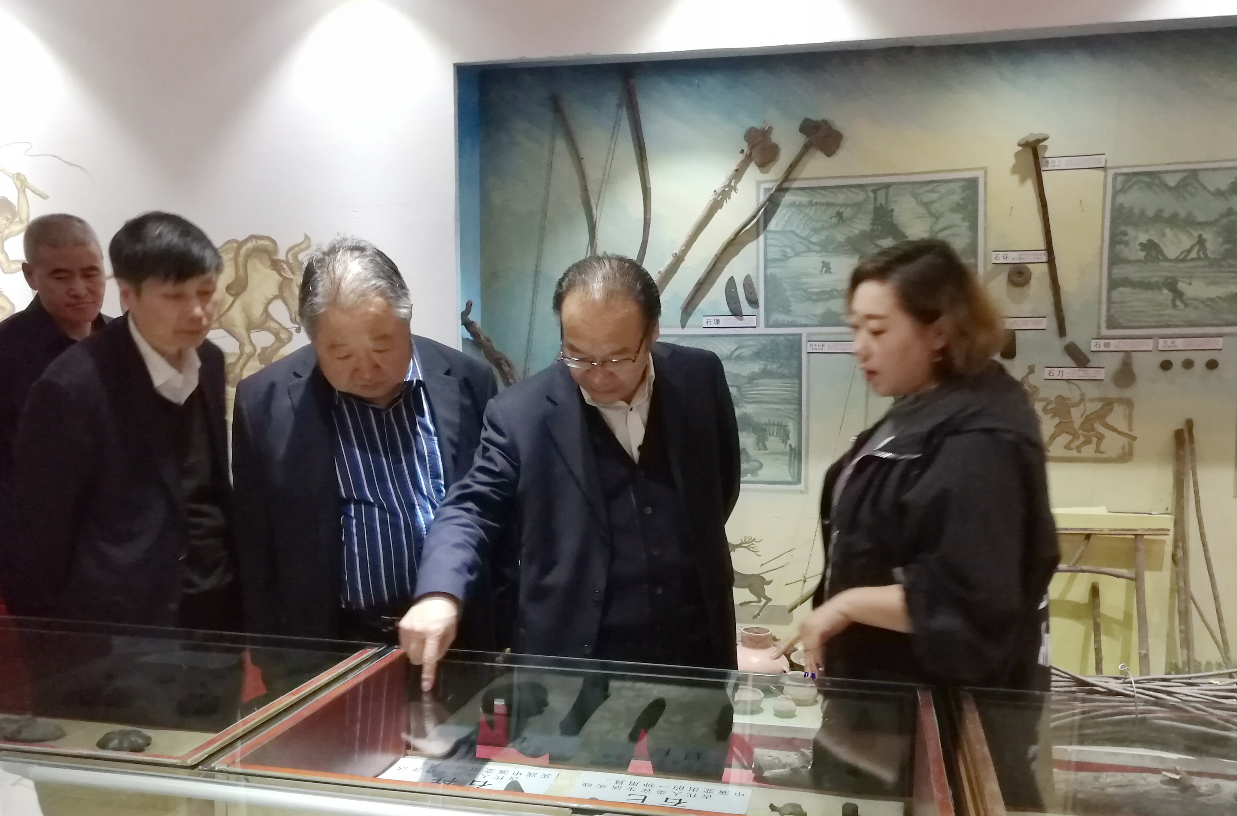 6参观考察牡丹江大学博物馆.jpg 6参观考察牡丹江大学博物馆.jpg